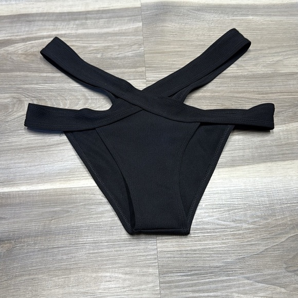🏴 Zaful Black Crisscross Bikini Bottom side 8  NEW - Picture 2 of 6